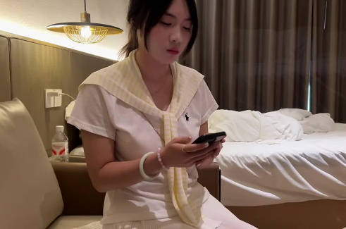 杏吧.约了一个白白嫩嫩的学生妹子-史莱姆