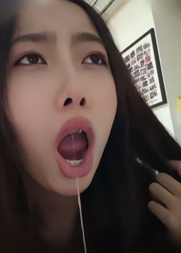 【被灌一嘴精液全部吐到鸡巴上】盯射天花板的素材，第一次见这么骚的母狗 DPL